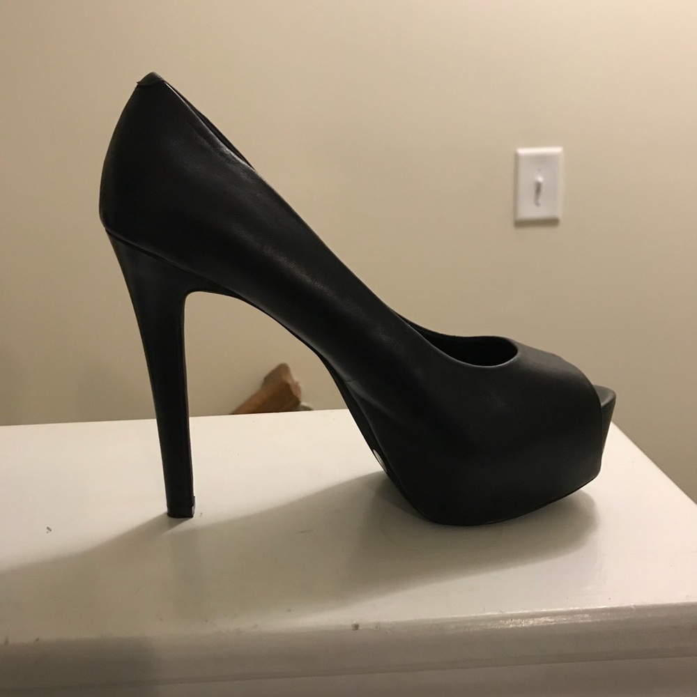 Jessica Simpson Peep Toe Heels in Black